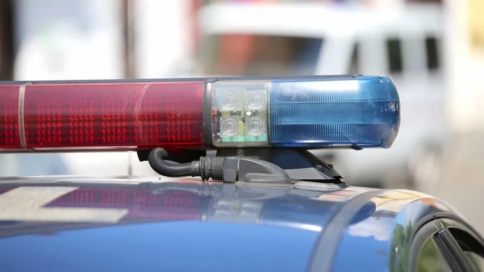 Homem persegue mulher até delegacia e é preso por quebrar medida protetiva