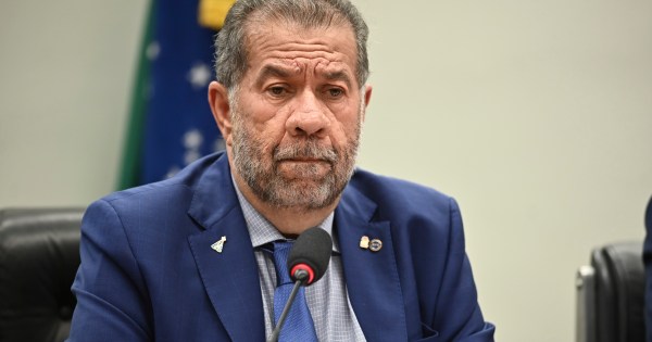 Aliados no PDT recomendaram que Lupi deixe o cargo; no Planalto, saída é dada como certa