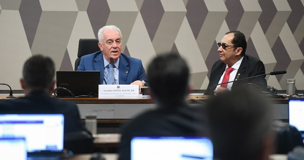 Comissão do Senado pode votar PEC do fim da reeleição nesta quarta-feira