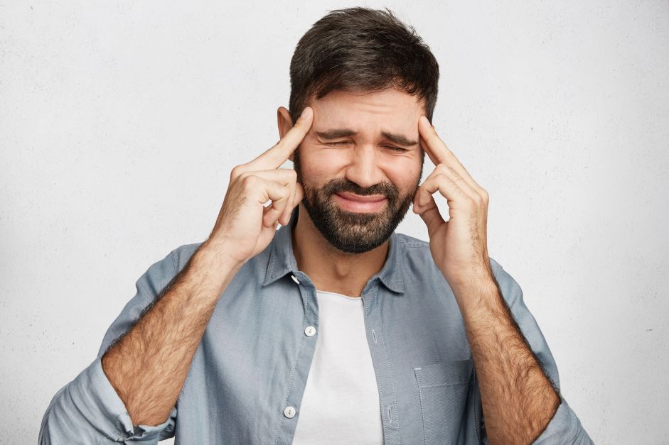 Enxaqueca: especialista detalha causas e tratamento