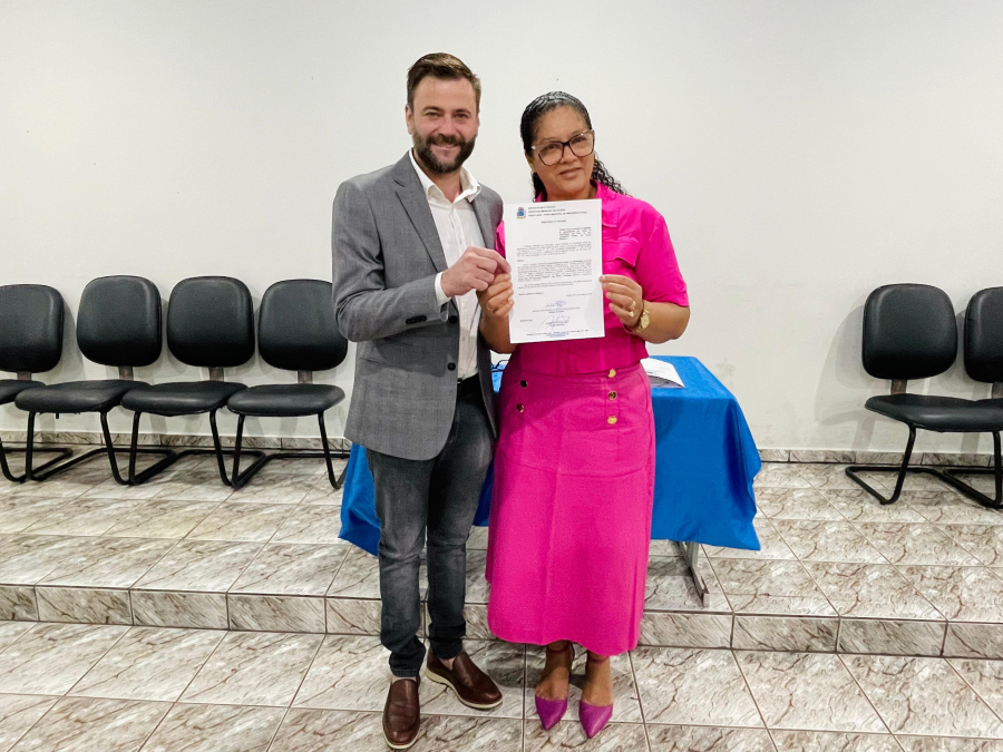 Prefeitura de Colíder homenageia servidora Sílvia Madeira pelos 38 anos de dedicação ao serviço público