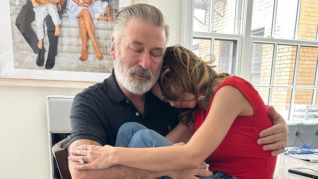 Alec Baldwin, pai de oito, deseja ter mais filhos, revela esposa