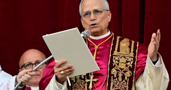 Leão XIV compartilhou artigos com críticas a Trump e Vance antes de se tornar papa