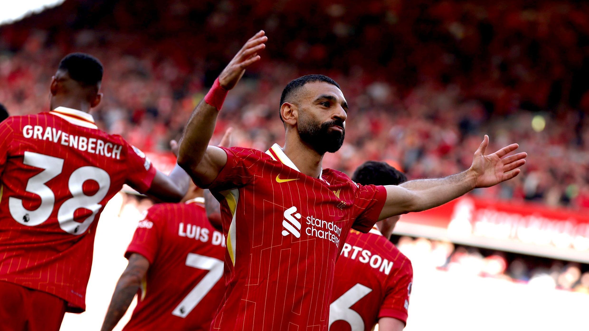 Salah é eleito jogador do ano pela terceira vez por jornalistas ingleses