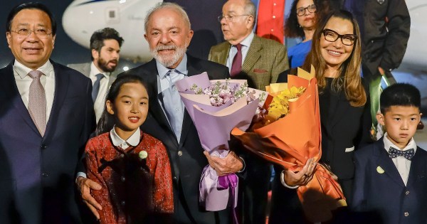 Lula desembarca na China de olho em oportunidades de negócios