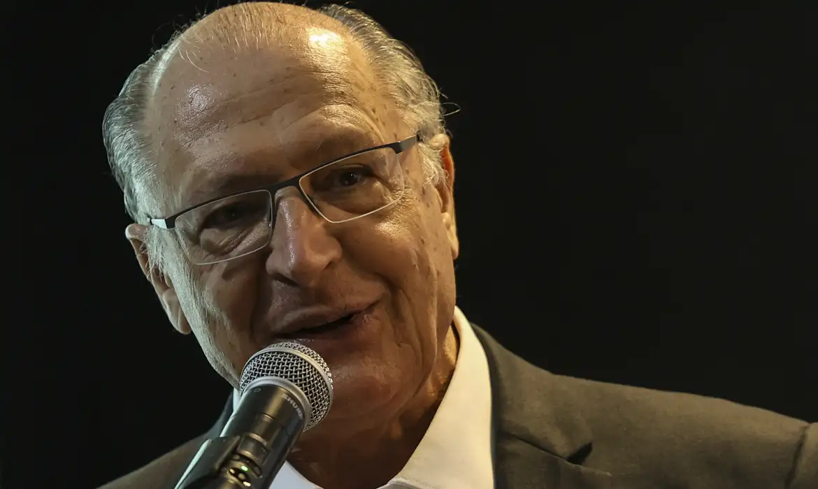Alckmin espera papa atento a clima e social e diz que ir à posse será honra