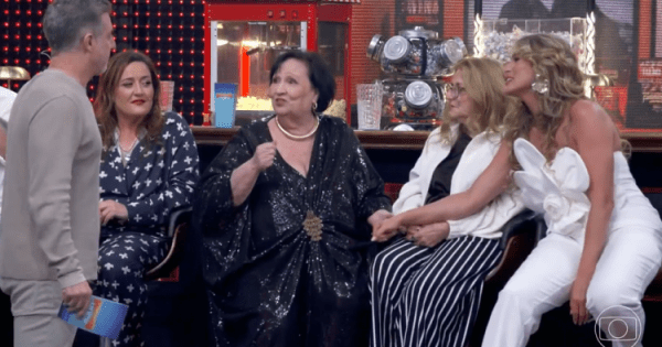 Lívia Andrade e Dona Déa fazem as pazes ao vivo e surpreendem Luciano Huck
