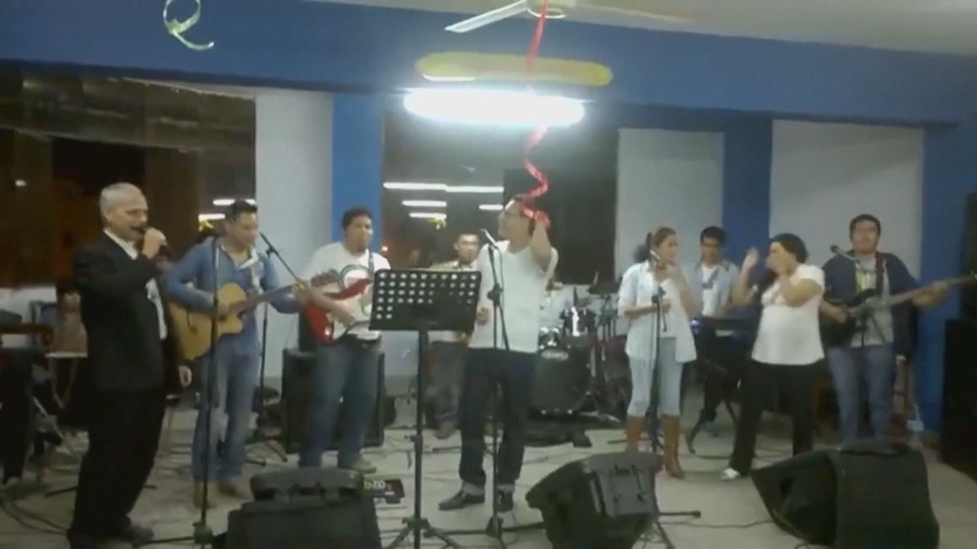 Vídeo antigo mostra papa Leão XIV cantando em festa no Peru em 2014; veja